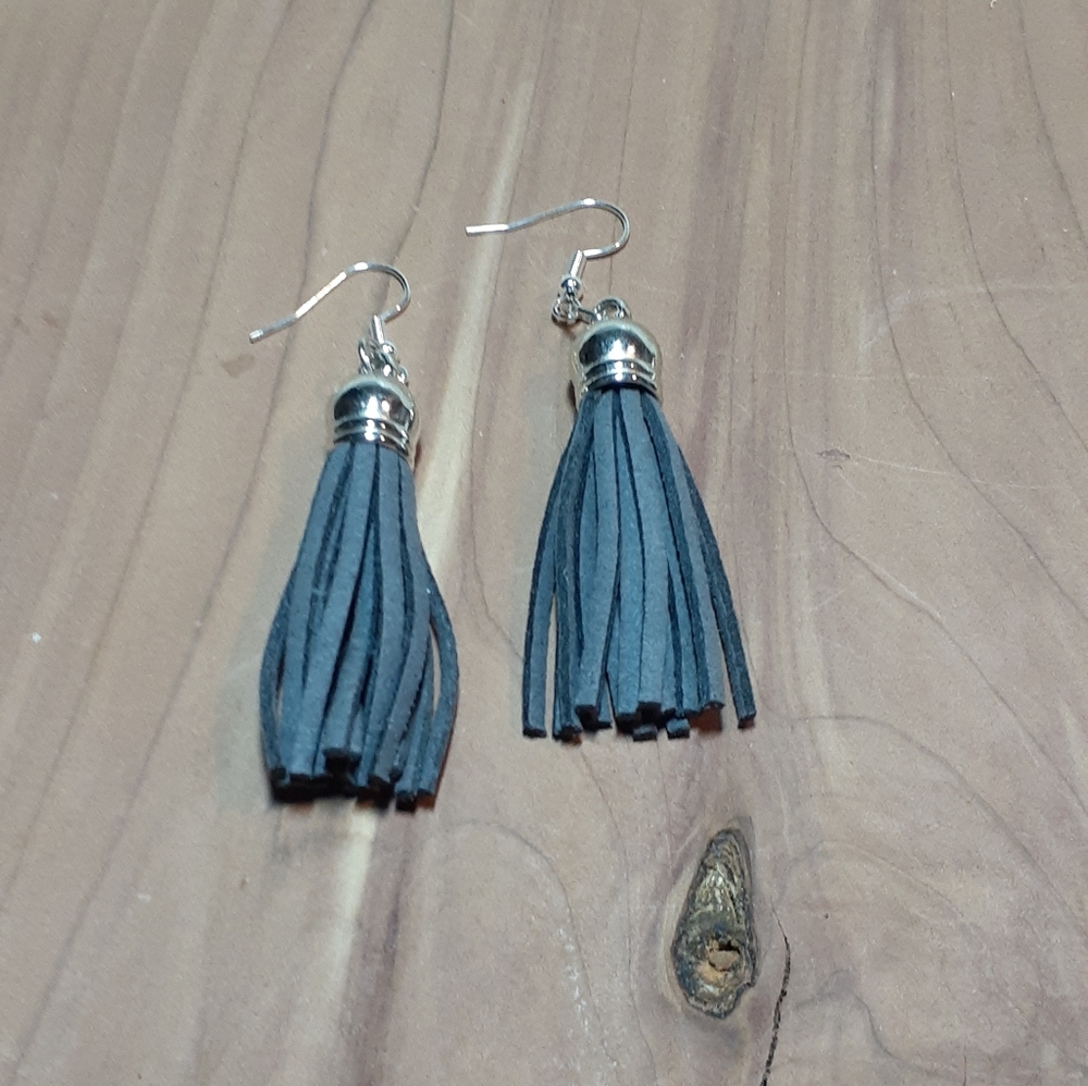 💕3/15💕 Faux leather earrings